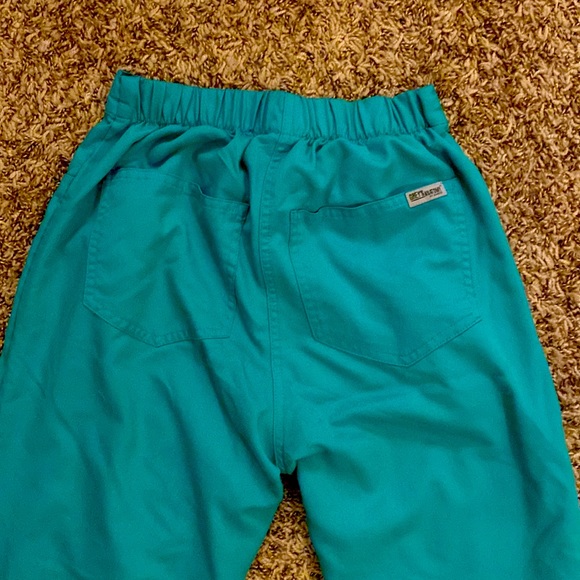 Grey’s Anatomy scrub set. - Picture 6 of 6